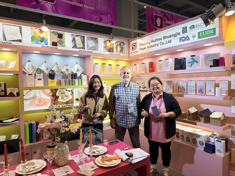 Awal yang Kuat di Spring Canton Fair 2026 – Percakapan Hebat, Peluang Baru, dan Tonggak Kemitraan